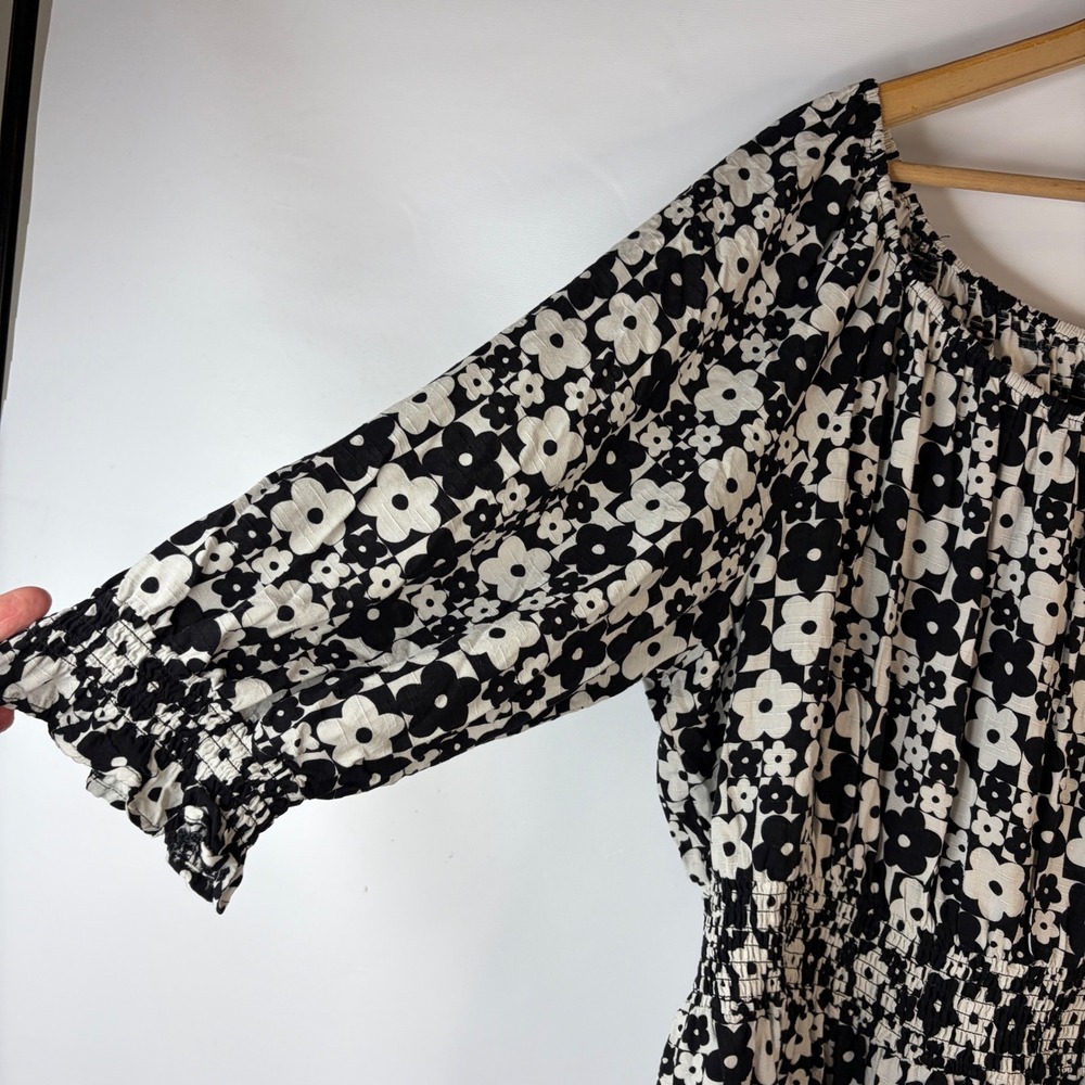 Cato Blouse Womens 22/24W Black White Floral Smocked Peplum Rayon Top - Picture 3 of 9